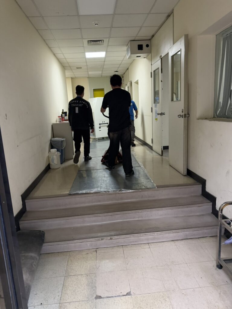 【竹科搬遷實錄】工研院光復院區-挑戰歷史最悠久建築之重機械搬運 1 風城起重行 光復工研院 機台搬移 地板保護